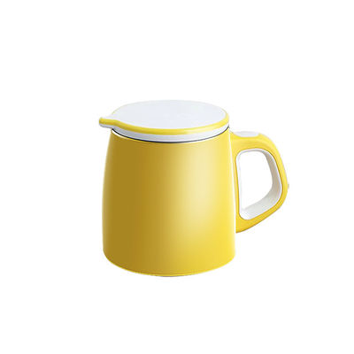 Taza de viaje aislada a prueba de derrames de acero inoxidable estilo nórdico con mango