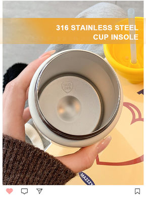 Botella portátil de agua de acero inoxidable de 500 ml de capacidad Taza de café aislada con paja