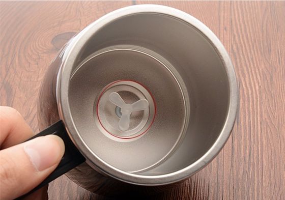 Taza de mezcla de leche de café de acero inoxidable 304 con taza magnética y función de autoagitación