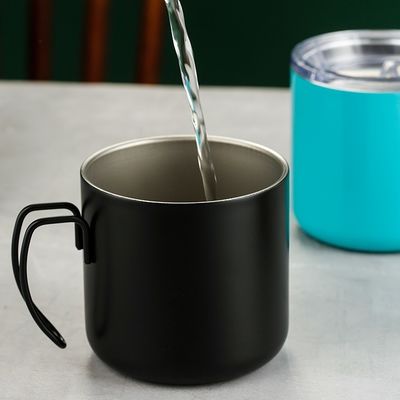 Mejore su colección de botellas de agua con esta botella minimalista de acero inoxidable