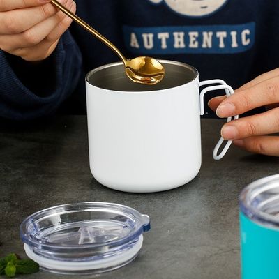 Mejore su colección de botellas de agua con esta botella minimalista de acero inoxidable
