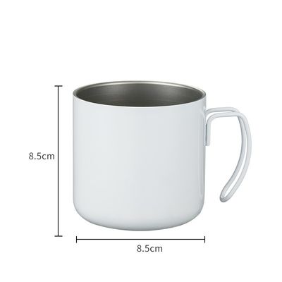 Mejore su colección de botellas de agua con esta botella minimalista de acero inoxidable