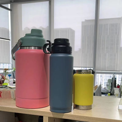 Acero inoxidable 304 Taza de vacío Botella de agua aislada 650ml para el deporte y la producción