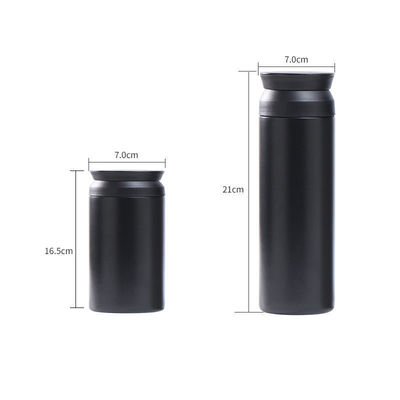 Botellas de agua aisladas de acero inoxidable azul de 500 ml con mango para bebidas calientes o frías