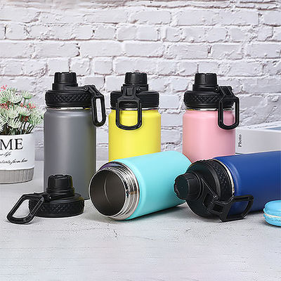 Botellas de agua reutilizables para deportes Flascos de vacío aislados de acero inoxidable con mango