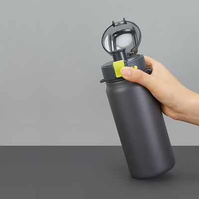Botella de agua de acero inoxidable aislada al tacto suave para producción y taza recta