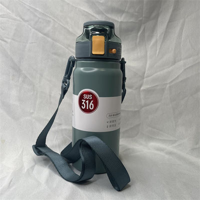 Botella de agua de acero inoxidable aislada al tacto suave para producción y taza recta