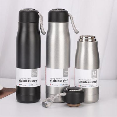 Estilo de diseño moderno Botella de agua de acero inoxidable térmico aislado portátil para deportes