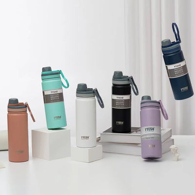 Estilo de diseño deportivo 750ml Taza recta Botella de agua de acero inoxidable con boca ancha