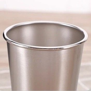 Mejora tus elementos esenciales de campamento con este tumbler de acero inoxidable de 170ML / 330ML / 500ML