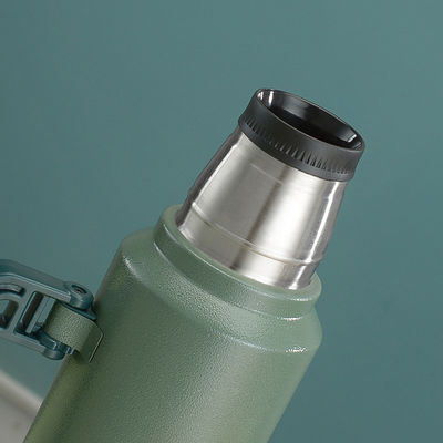Disfrute de bebidas calientes o frías en su viaje de campamento con este frasco de vacío aislado de 1L