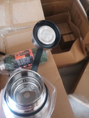 Botella de agua de vacío de doble pared de acero inoxidable 304 para viajes y al aire libre
