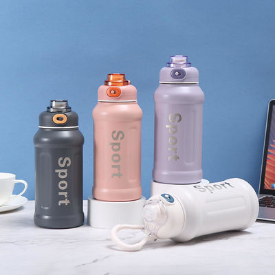 850 ml de diseño deportivo de vacío aislado de acero inoxidable taza térmica con mango y paja