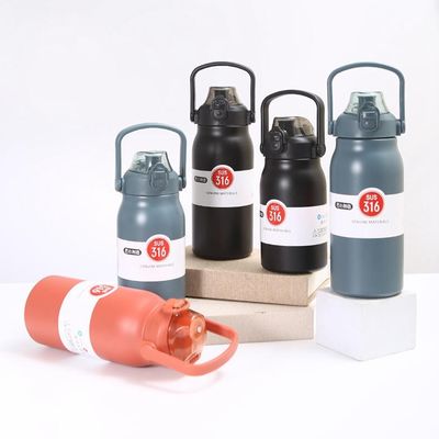 Botella de agua exterior con mango portátil y tapa de rebote acepta colores personalizados