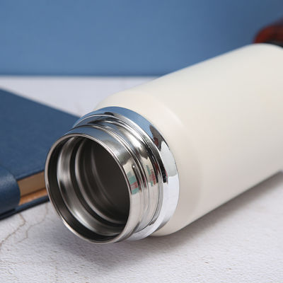 Flasca térmica de vacío inteligente de 600 ml con control de temperatura de acero inoxidable de doble pared